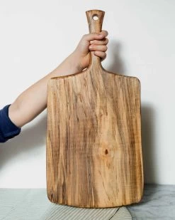 Cherry Serving Board With Handle -Home Furnishings R6A7163 2iweb 1229x1536 1