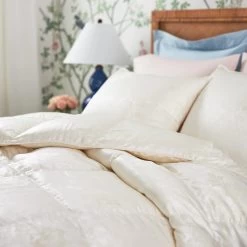 St. Petersburg Siberian White Goose Down Comforter -Home Furnishings stpetersburg comforter scandiahome siberianwhitedown 4 web