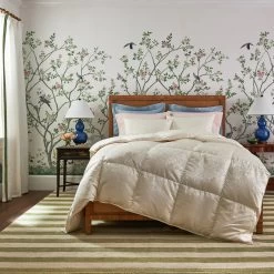 St. Petersburg Siberian White Goose Down Comforter -Home Furnishings stpetersburg comforter scandiahome siberianwhitedown 5 web